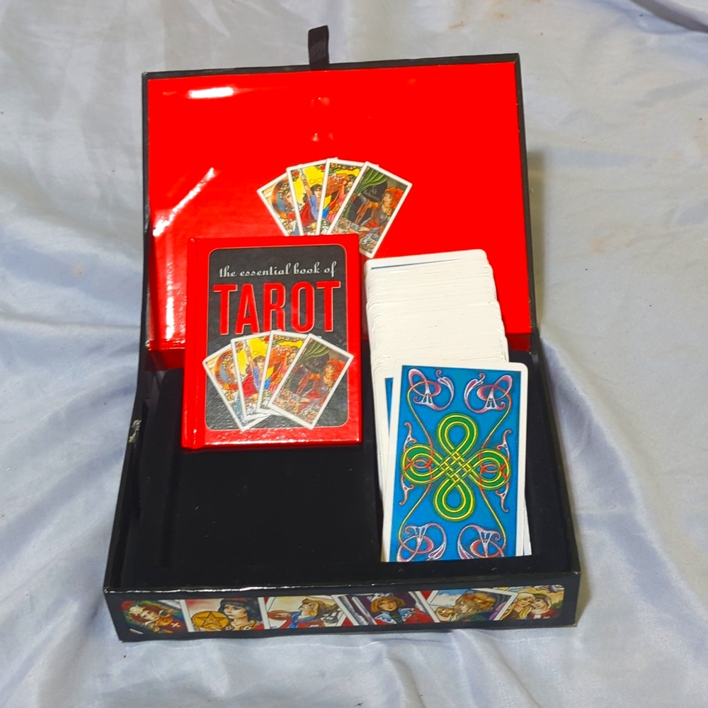 The essential Tarot book and card set